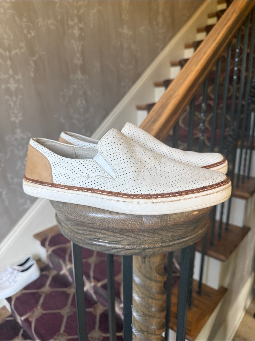 UGG ADLEY PERF WHITE slip on sneaker women’s size 8 preowned good condition - Picture 7 of 14